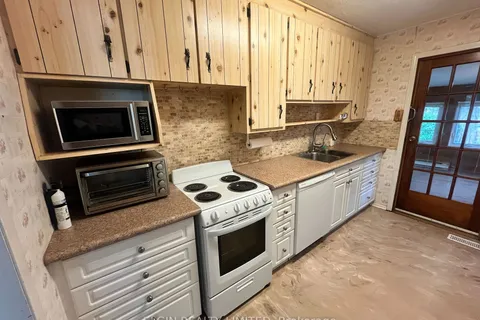 20 Parkside Dr, St. Thomas, ON N5R 3T9