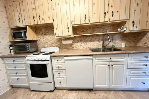 20 Parkside Dr, St. Thomas, ON N5R 3T9