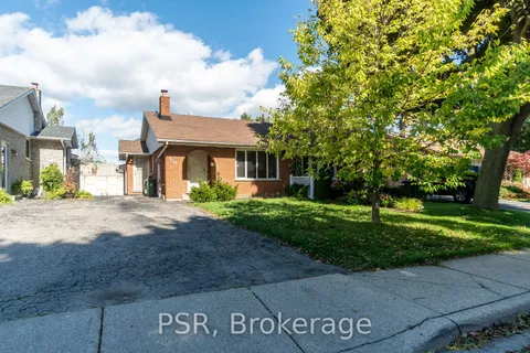 136 Guildwood Dr, Hamilton, ON L9C 6S5
