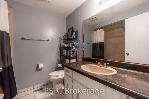 136 Guildwood Dr, Hamilton, ON L9C 6S5