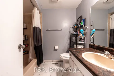 136 Guildwood Dr, Hamilton, ON L9C 6S5