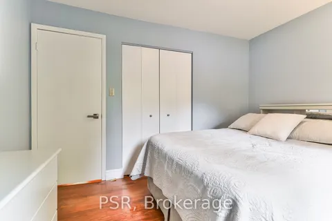 16 Colmar Pl, Hamilton, ON L9H 4K9