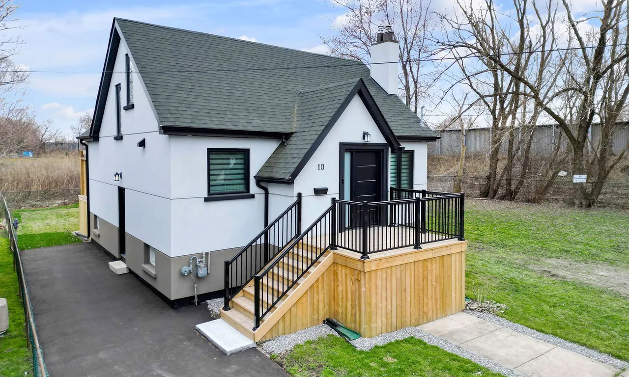 10 Bayside Ave, Hamilton, ON L8H 7B4