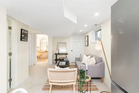 124 Harmony Ave, Hamilton, ON L8H 4Y3