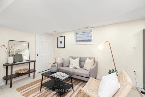 124 Harmony Ave, Hamilton, ON L8H 4Y3