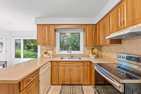 125 Chatterson Dr, Hamilton, ON L9G 1B6