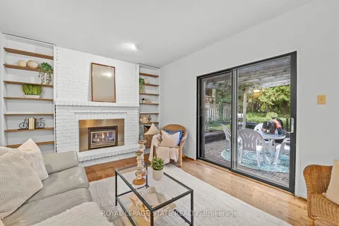 125 Chatterson Dr, Hamilton, ON L9G 1B6