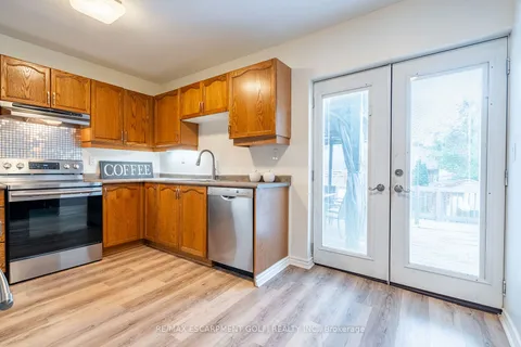 22 Bayfield Ave, Hamilton, ON L8H 3M4