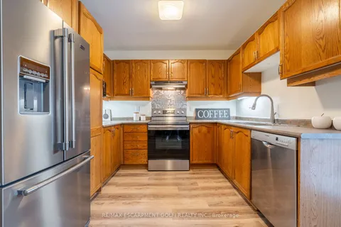 22 Bayfield Ave, Hamilton, ON L8H 3M4