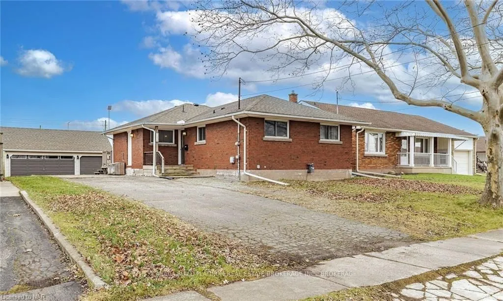 7156 WARDEN Ave, Niagara Falls, ON L2G 5P8