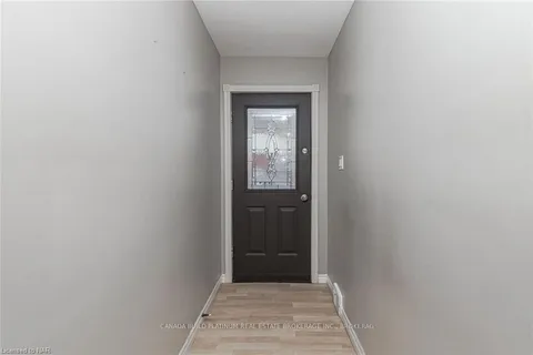 7156 WARDEN Ave, Niagara Falls, ON L2G 5P8