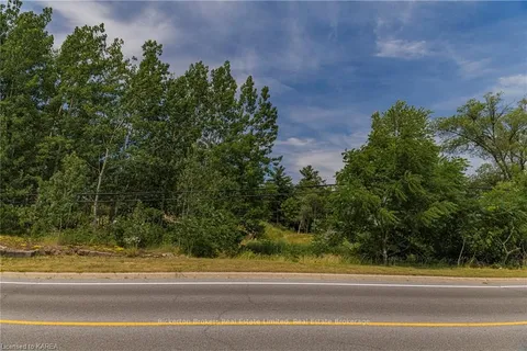 790 KING St, Gananoque, ON K7G 2H5