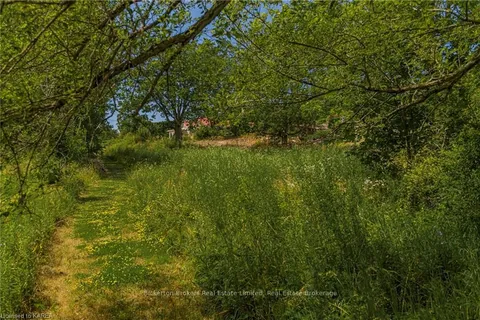 790 KING St, Gananoque, ON K7G 2H5