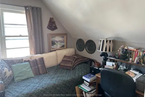 124 ARTHUR St, Gananoque, ON K7G 1A9