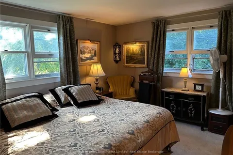 124 ARTHUR St, Gananoque, ON K7G 1A9