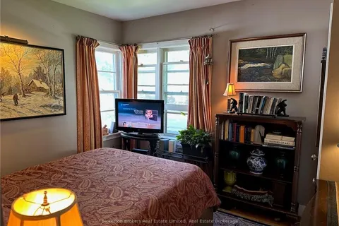 124 ARTHUR St, Gananoque, ON K7G 1A9