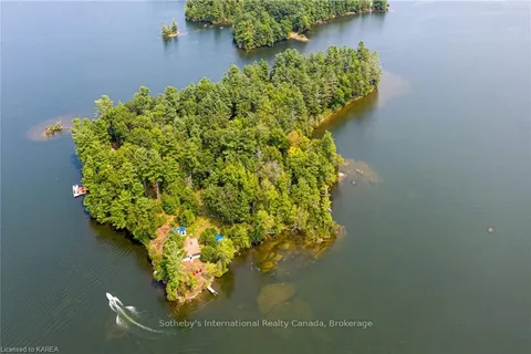 1 PITCH PINE, South Frontenac, ON K0H 1H0