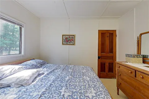 1 PITCH PINE, South Frontenac, ON K0H 1H0