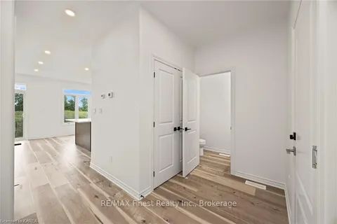 1324 OTTAWA St, Kingston, ON K7P 0T5