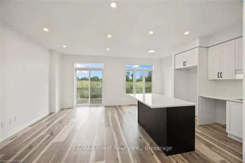 1324 OTTAWA St, Kingston, ON K7P 0T5