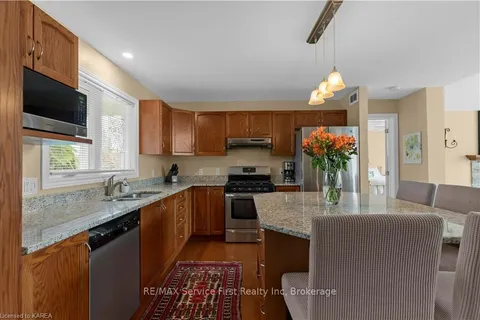 502 SHERMANS POINT Rd, Greater Napanee, ON K7R 3K8