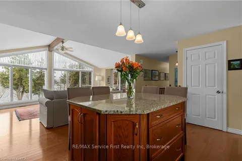 502 SHERMANS POINT Rd, Greater Napanee, ON K7R 3K8