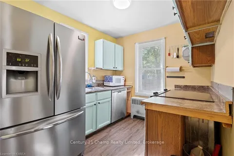 208 CONCESSION St, Kingston, ON K7K 2B5