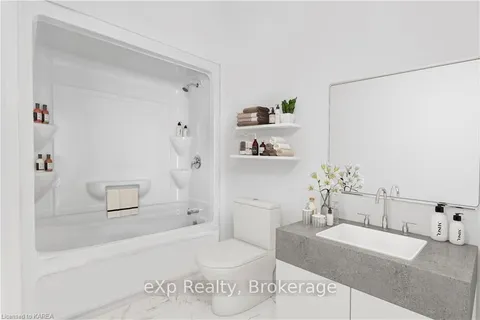 113 CREIGHTON Dr, Loyalist, ON K0H 2H0