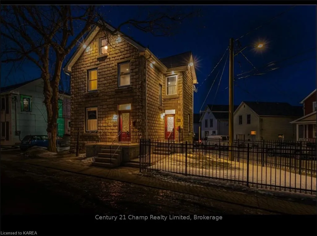 45 CHESTNUT St, Kingston, ON K7K 3X4