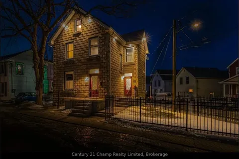 45 CHESTNUT St, Kingston, ON K7K 3X4