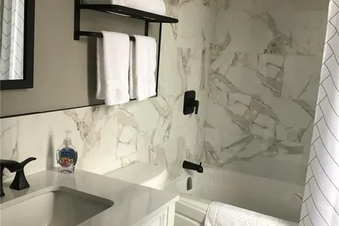 45 CHESTNUT St, Kingston, ON K7K 3X4