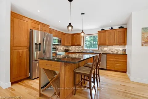 195 MAPLE St, Lanark Highlands, ON K0G 1K0