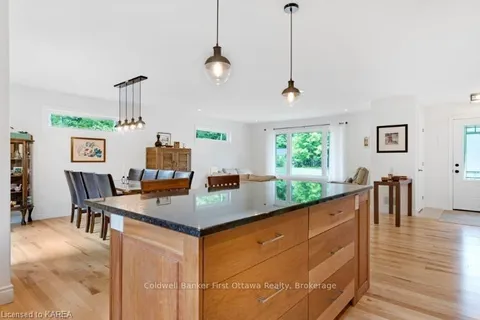 195 MAPLE St, Lanark Highlands, ON K0G 1K0