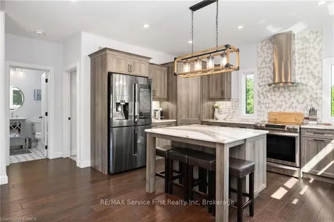 1004 APPLEWOOD Lane, South Frontenac, ON K0H 1X0