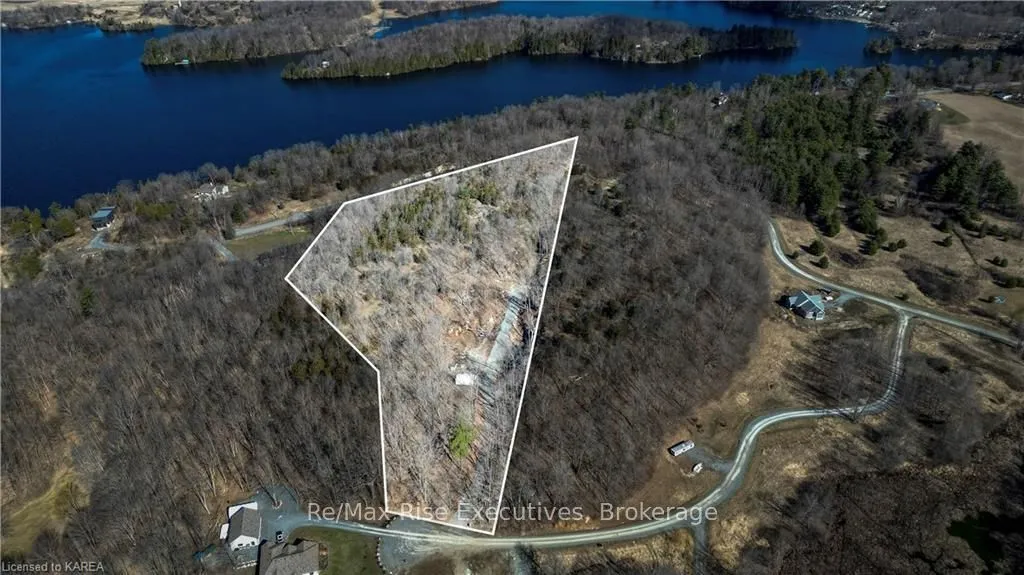 6 CRANBERRY COVE Lane, South Frontenac, ON K0H 2N0