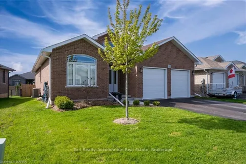 10 BRIARWOOD Cres, Greater Napanee, ON K7R 3A1