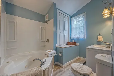 5105 BATTERSEA Rd, South Frontenac, ON K0H 1H0