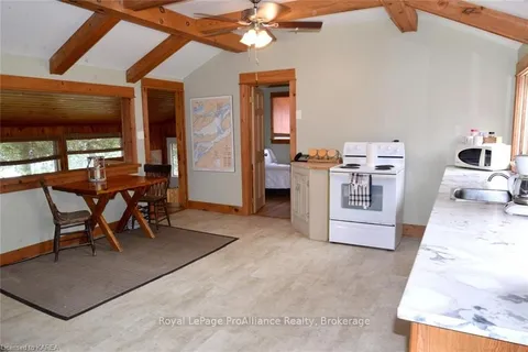 8 BERNIES Lane, Frontenac Islands, ON K0H 2Y0