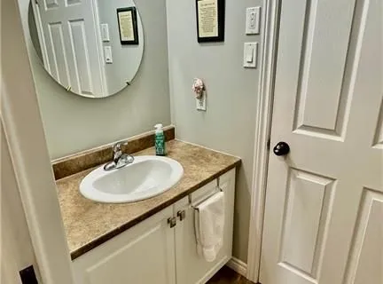 271 SYDENHAM St, Gananoque, ON K7G 1C4