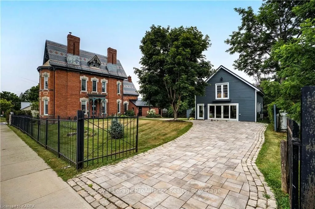 7 DRUMMOND St, Rideau Lakes, ON K0G 1P0