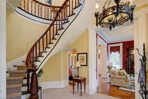 7 DRUMMOND St, Rideau Lakes, ON K0G 1P0