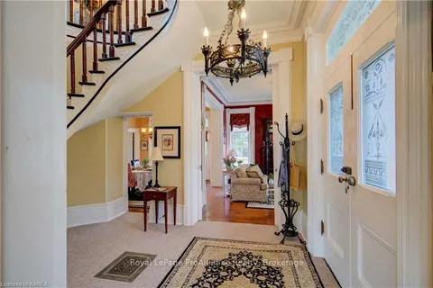 7 DRUMMOND St, Rideau Lakes, ON K0G 1P0