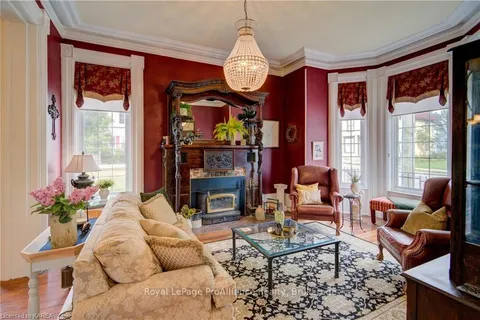 7 DRUMMOND St, Rideau Lakes, ON K0G 1P0