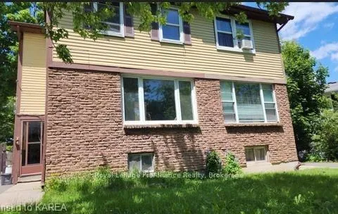 10 CALDERWOOD Dr, Kingston, ON K7M 6K7