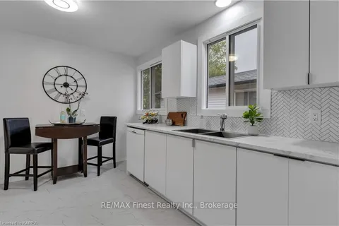 952 OLD COLONY Rd, Kingston, ON K7P 1J7