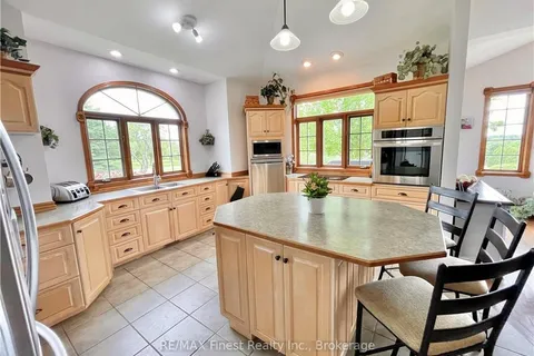 4617 BEDFORD Rd, South Frontenac, ON K0H 2T0