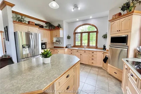 4617 BEDFORD Rd, South Frontenac, ON K0H 2T0