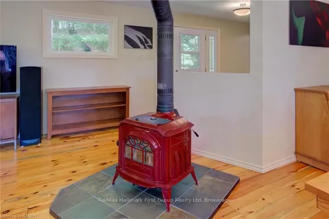 2 OLD MOUNTAIN Rd, Rideau Lakes, ON K0G 1X0