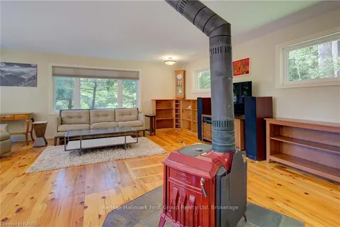 2 OLD MOUNTAIN Rd, Rideau Lakes, ON K0G 1X0