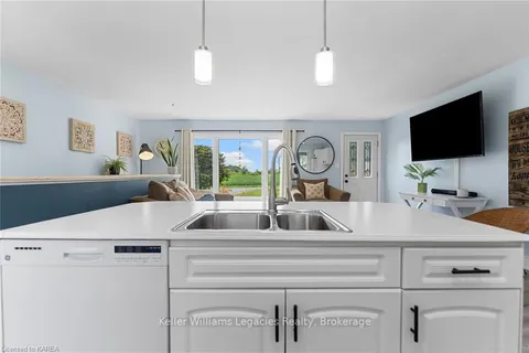 912 8TH LINE ROAD Rd, Frontenac Islands, ON K0H 2Y0